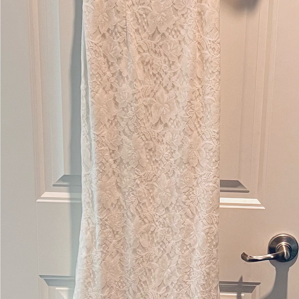 David's Bridal Ivory Lace Spaghetti Strap Fit-and-Flare Wedding Dress - Picture 6 of 6
